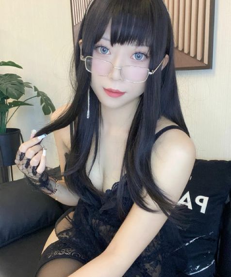 他在丈夫面前被耍了